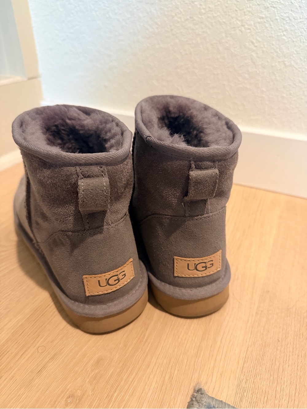 UGG Classic Mini II Boots | Gray Suede Sheepskin | Women’s Size 8